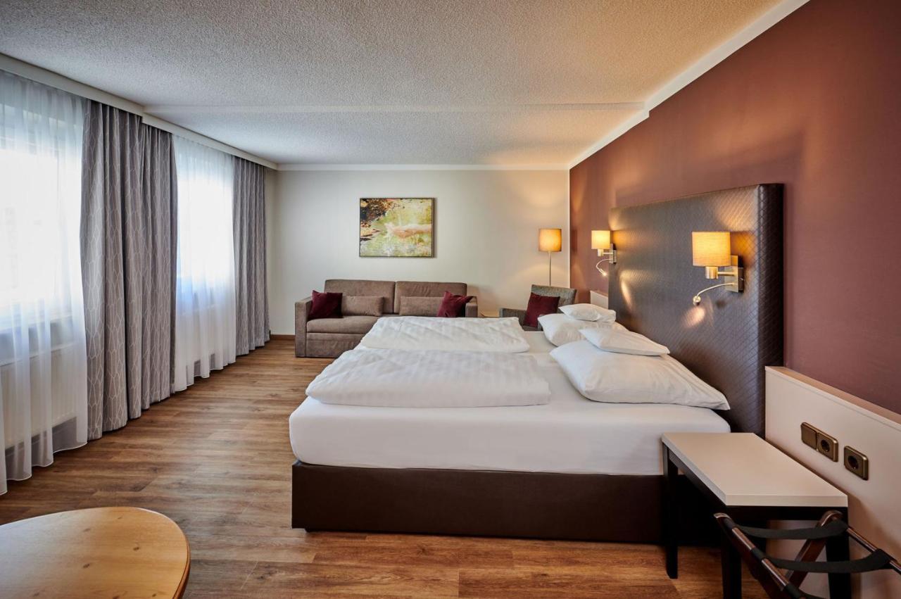Hotel Am See Neutraubling Exterior photo