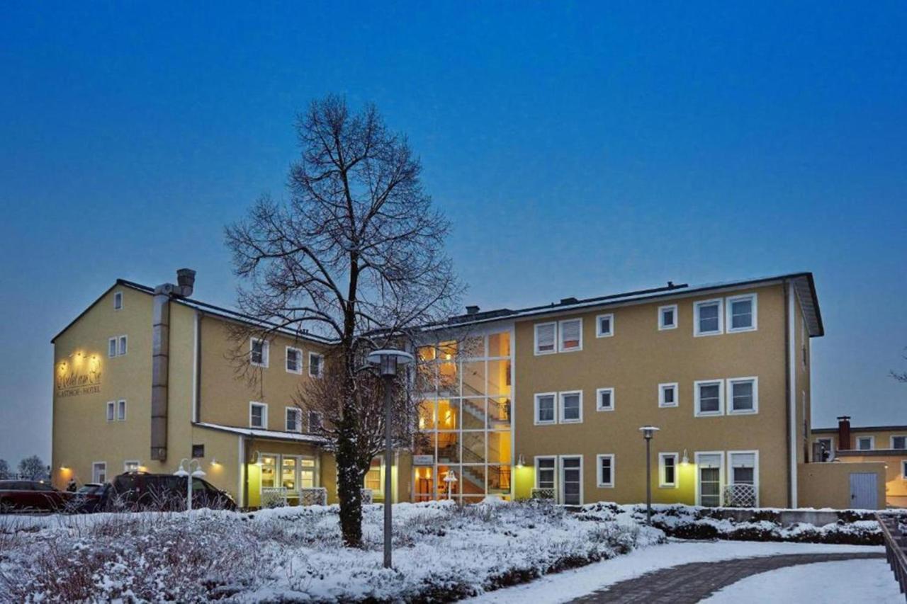 Hotel Am See Neutraubling Exterior photo