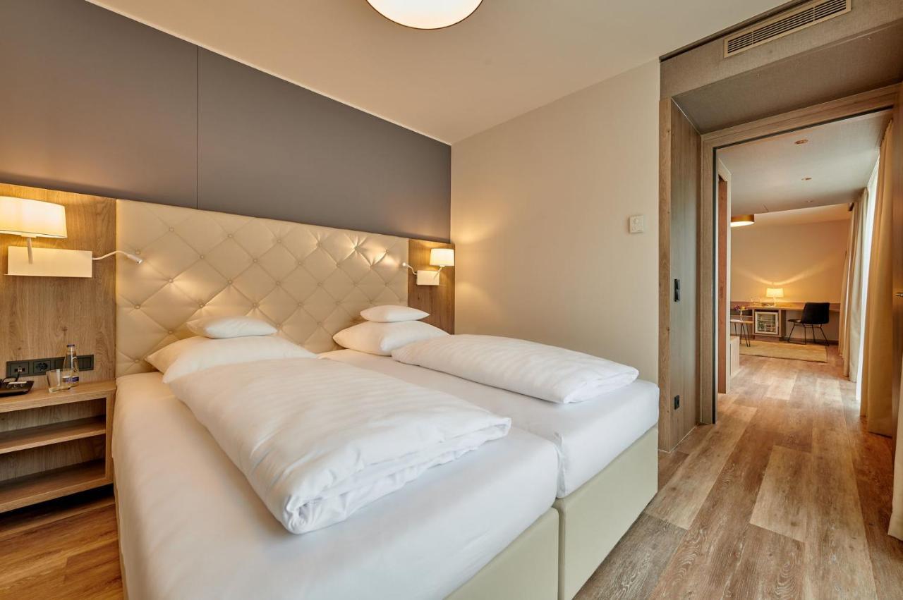 Hotel Am See Neutraubling Room photo