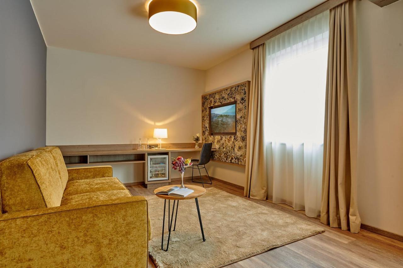 Hotel Am See Neutraubling Room photo