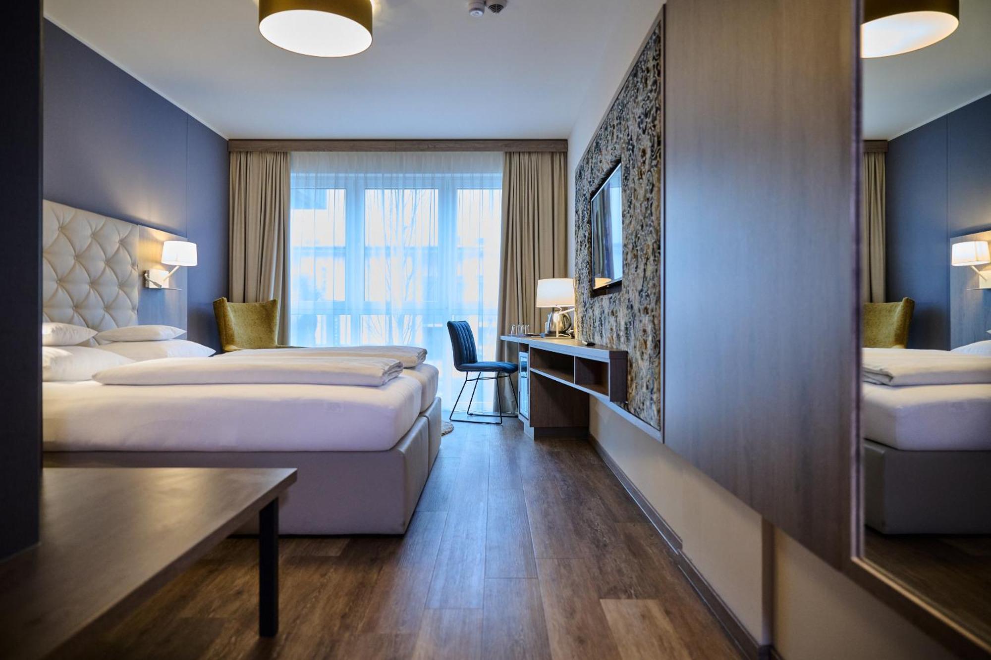 Hotel Am See Neutraubling Room photo