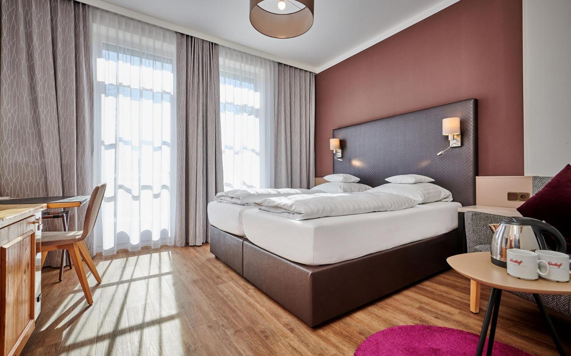 Hotel Am See Neutraubling Room photo