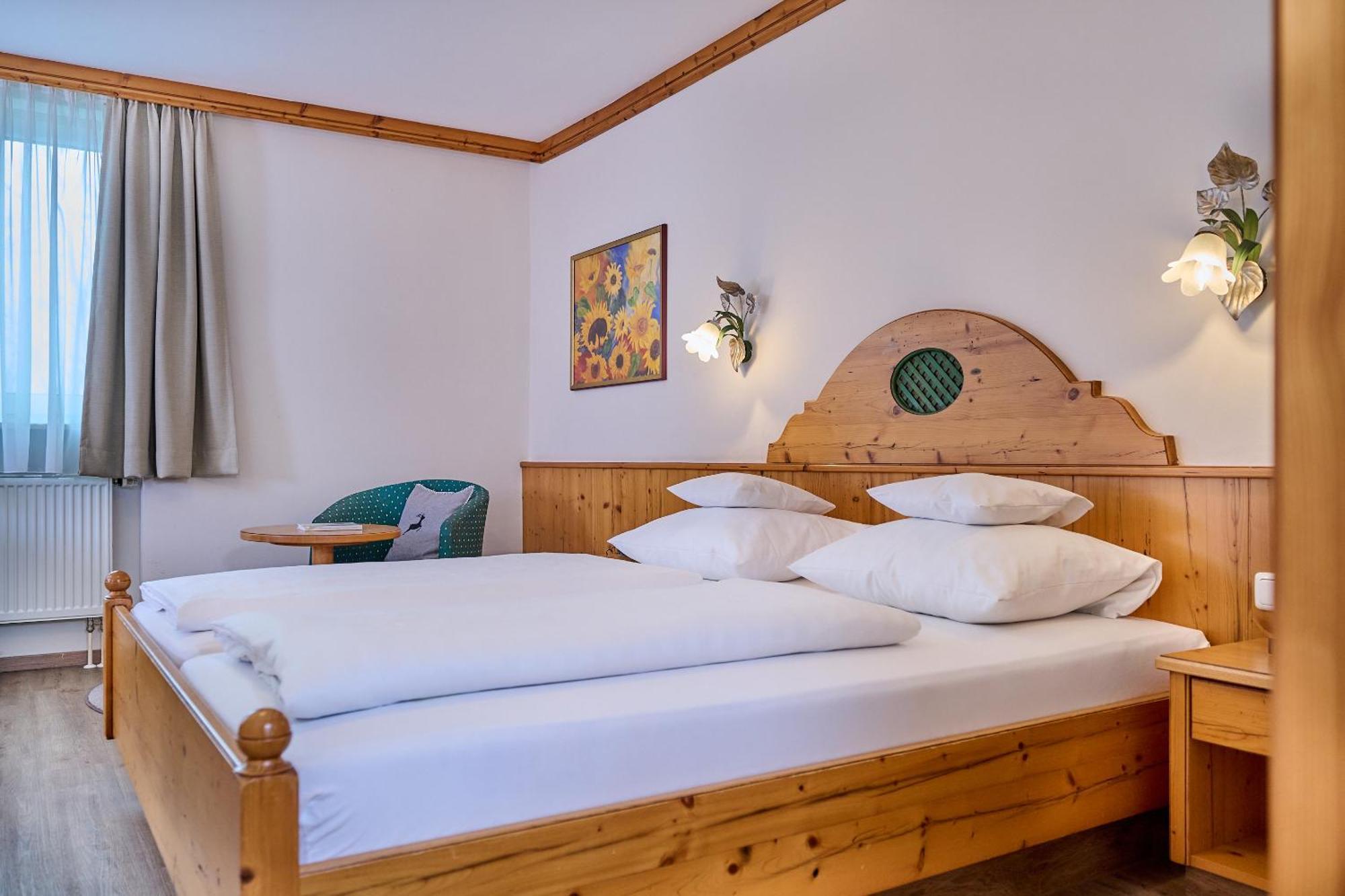 Hotel Am See Neutraubling Room photo
