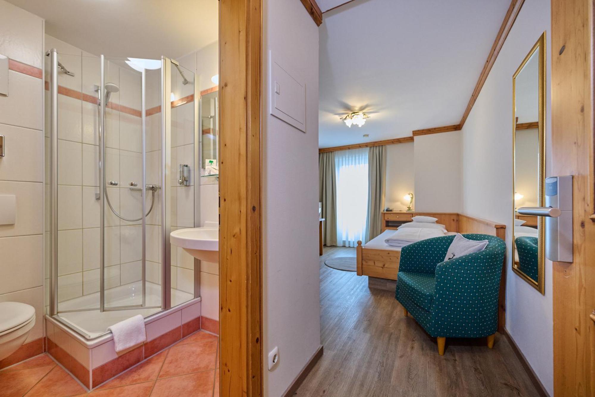 Hotel Am See Neutraubling Room photo