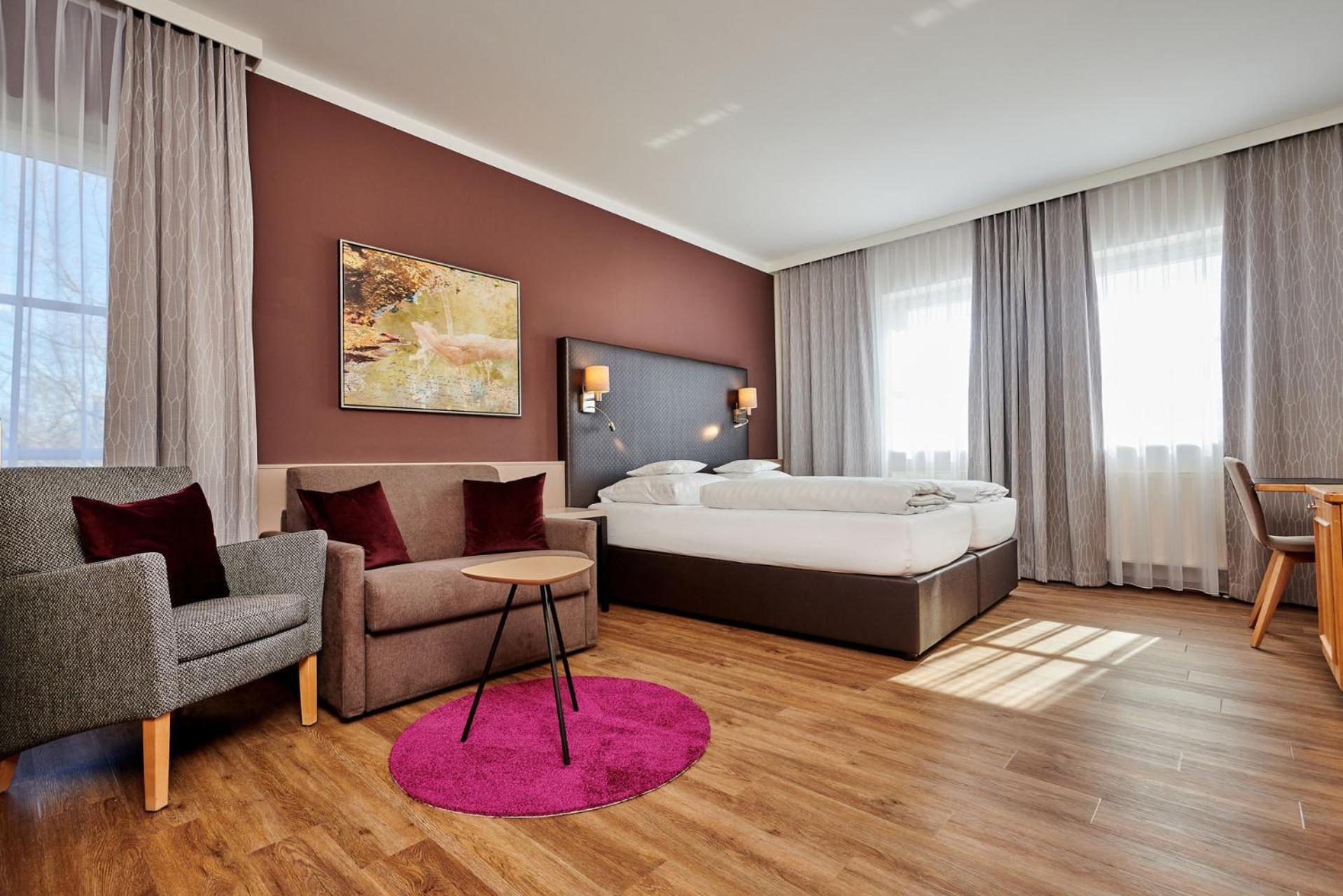 Hotel Am See Neutraubling Room photo