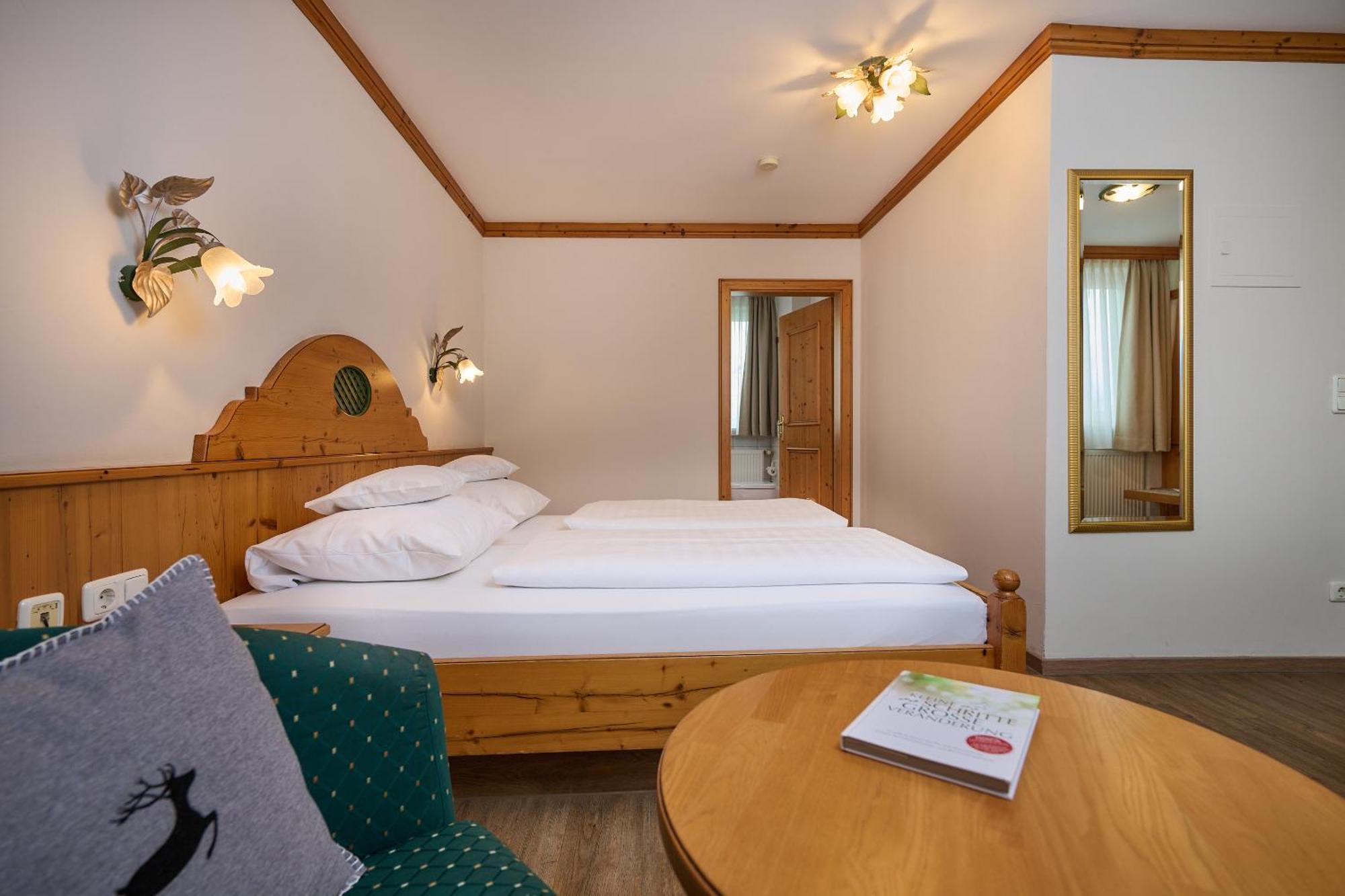 Hotel Am See Neutraubling Room photo