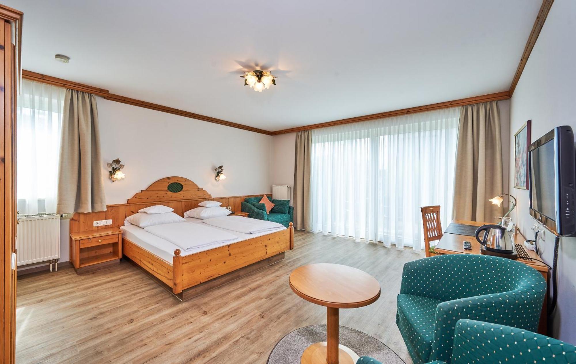 Hotel Am See Neutraubling Room photo